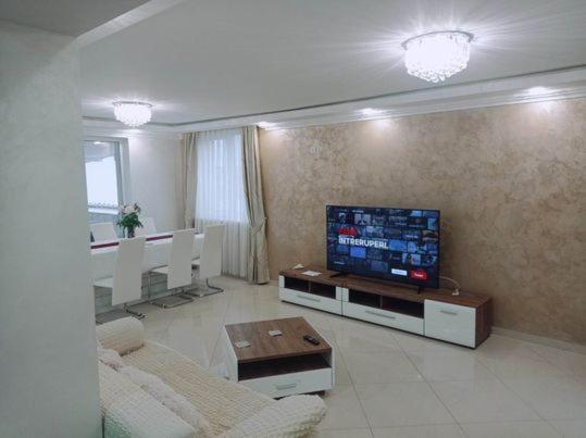 바일레 우누 마이 Casa Leahu B&B 외부 사진