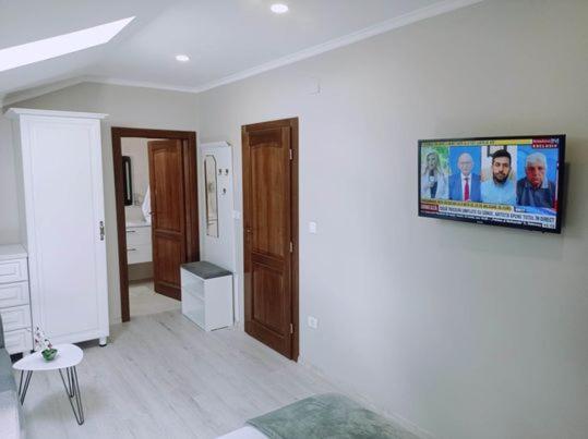 바일레 우누 마이 Casa Leahu B&B 외부 사진
